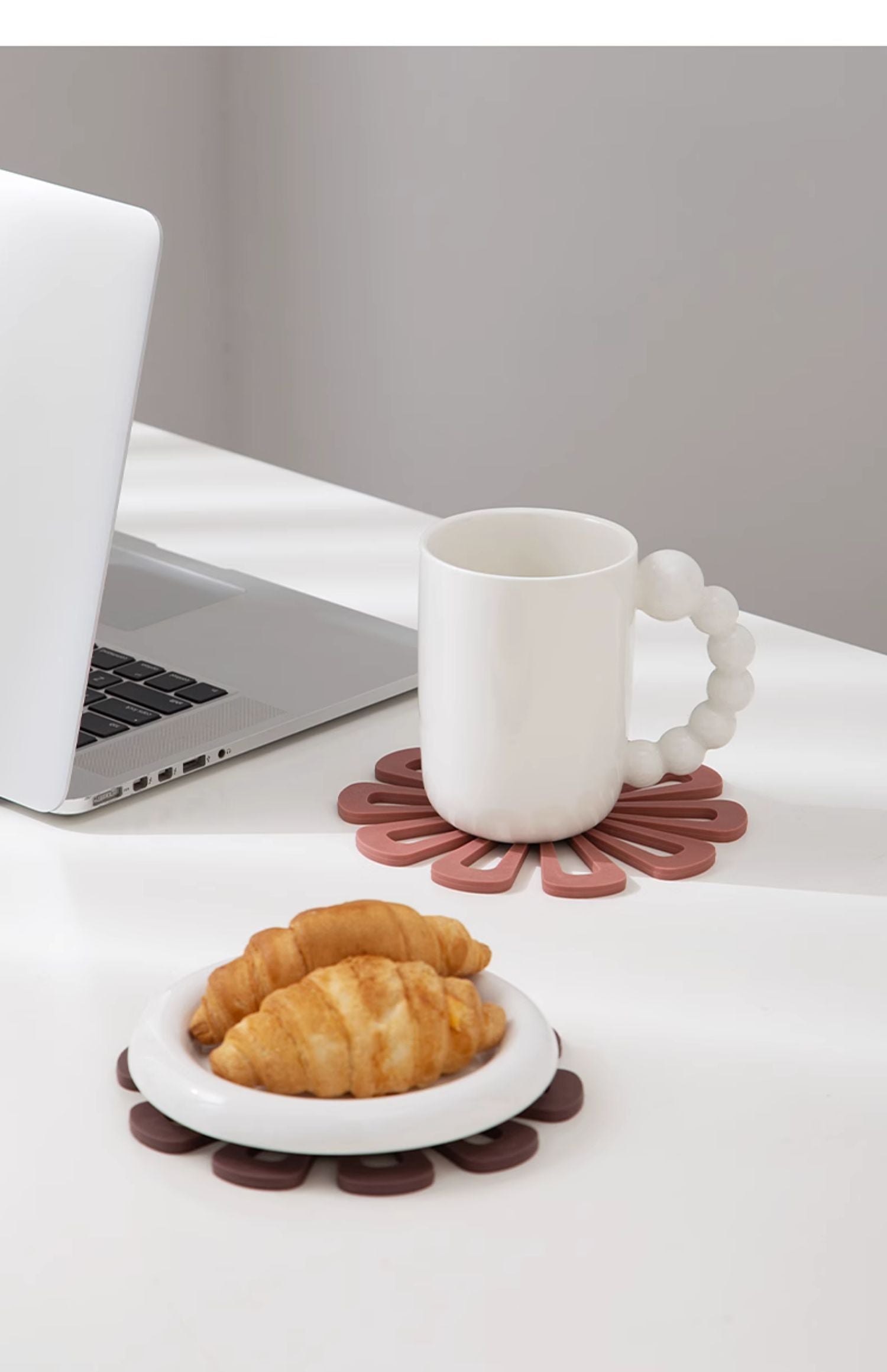 Coloured PVC Flowers Placemats With Wooden Storage Stand - Image 10